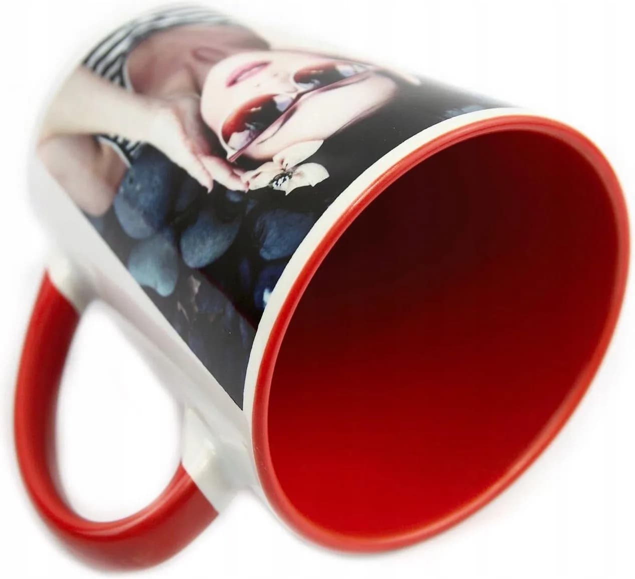 Ile kosztuje kubek ze zdjęciem u fotografa? Sprawdź ceny i opcje