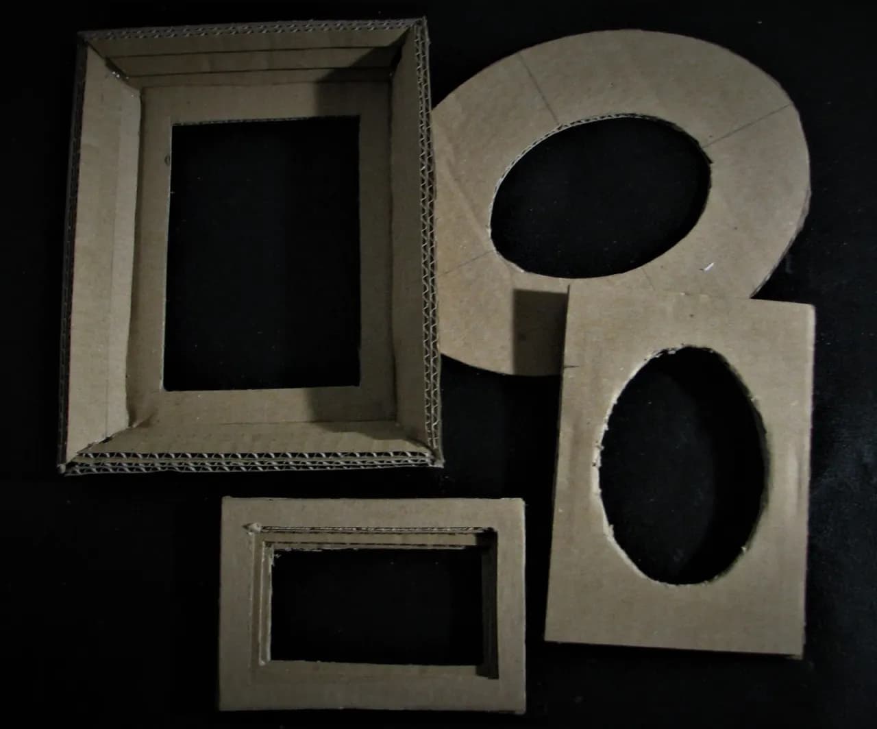 Jak zrobić ramkę na zdjęcie z tektury – proste i tanie sposoby na DIY